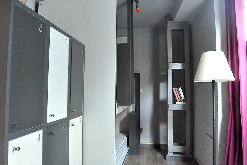 Cama en habitación compartida femenina de 8 camas quartier Bilbao