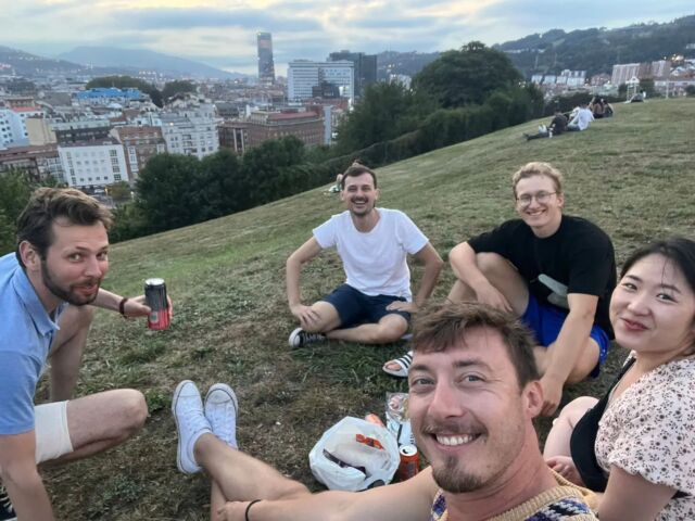Enjoying a beautiful sunset at Mirador de Etxebarri #hostel #fun #hostelevening #activity #quartierbilbaohostel #bilbao #sunset #bilbaosunset