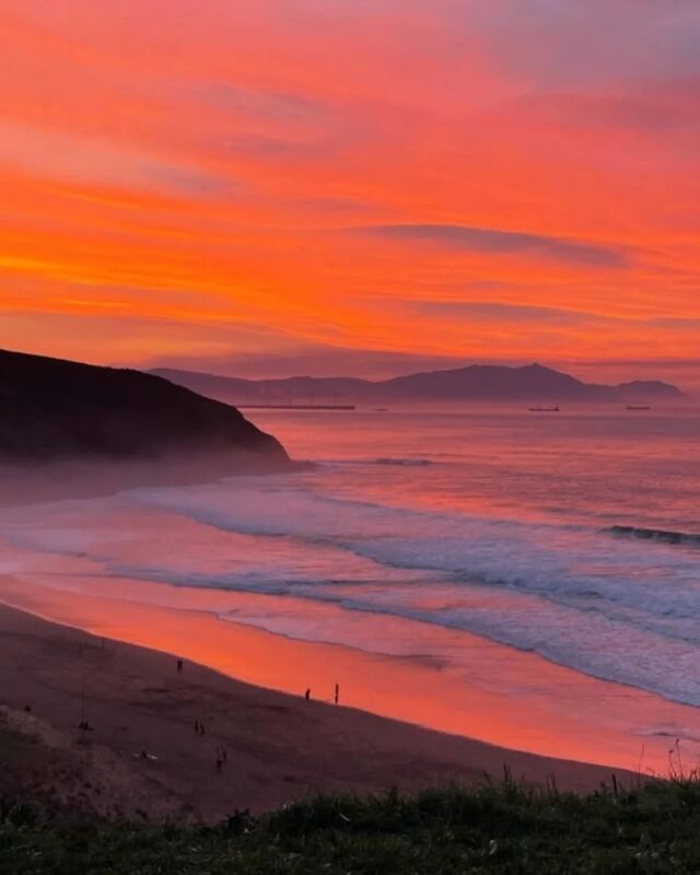 Two places to enjoy the sunset on Bizkaia's coast for these sunny days!! ☀️🌻🌅

📍Sopelana 
📍 Barrika (Golfo Norte)
